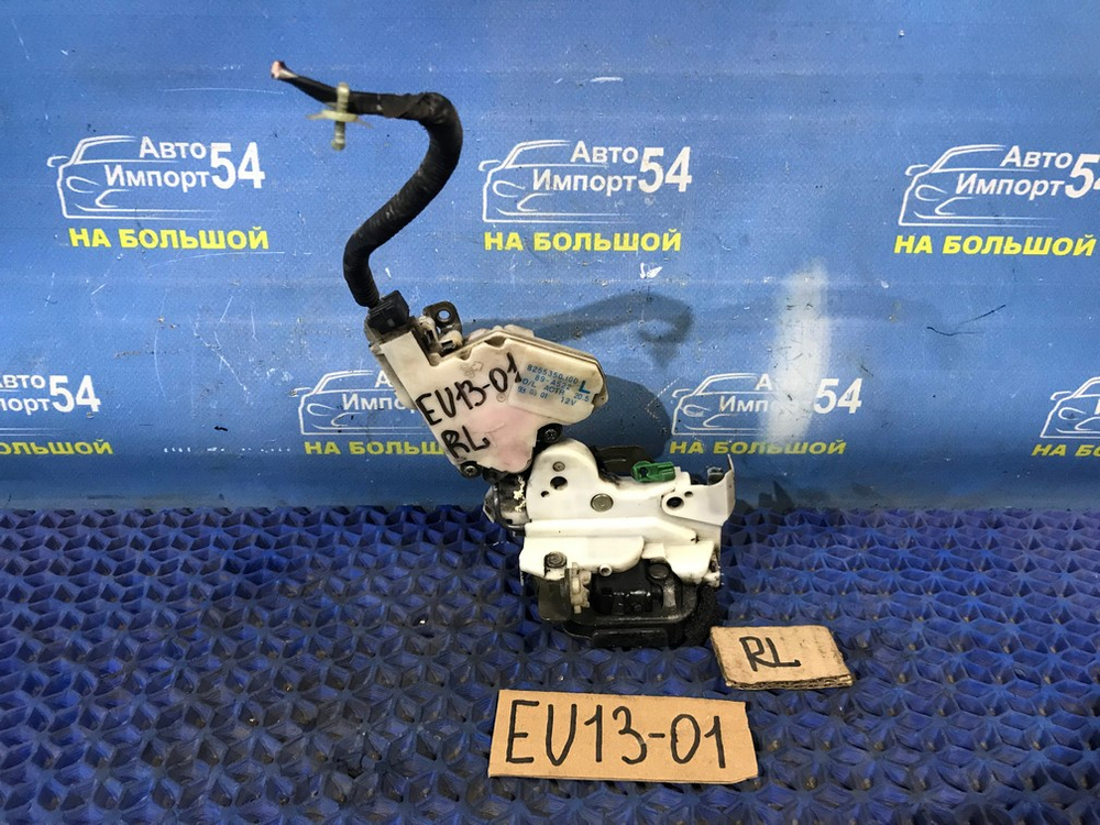 Замок двери задней левой NISSAN BLUEBIRD 1993