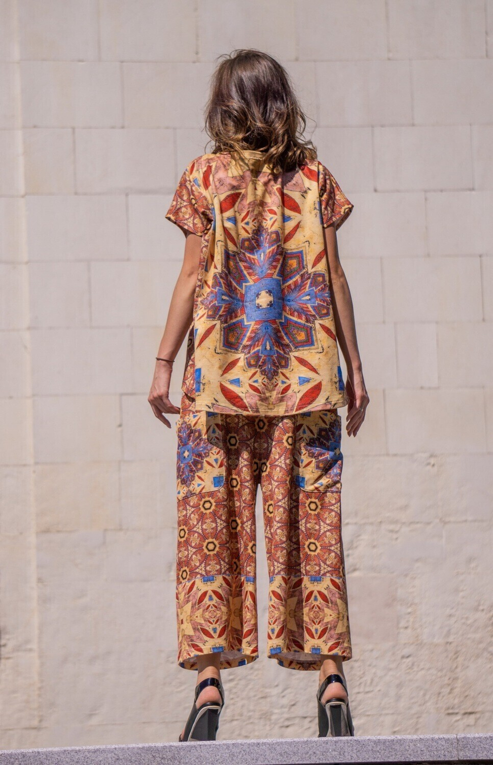 Комплект (футболка и брюки кюлоты) "Браунер", по мотивам живописи Виктора Браунера