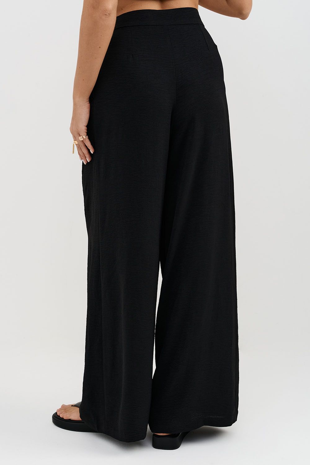Брюки палаццо свободного кроя черного цвета