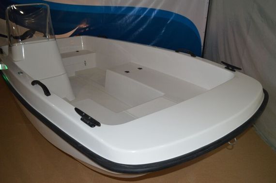 Пластиковая лодка Антал Кайман 400