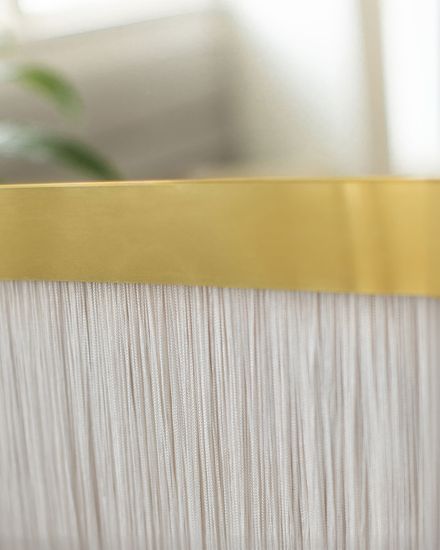 Декоративное зеркало “Арья” с белой бахрамой