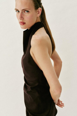 ZARA ЛЬНЯНОЙ ТОП С ГОРЛОВИНОЙ ХАЛТЕР, ТЕМНО-КОРИЧНЕВЫЙ