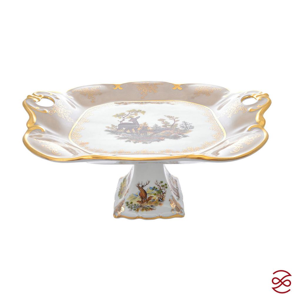 Блюдо квадратное на ножке Queen's Crown Aristokrat Охота бежевая 32 см