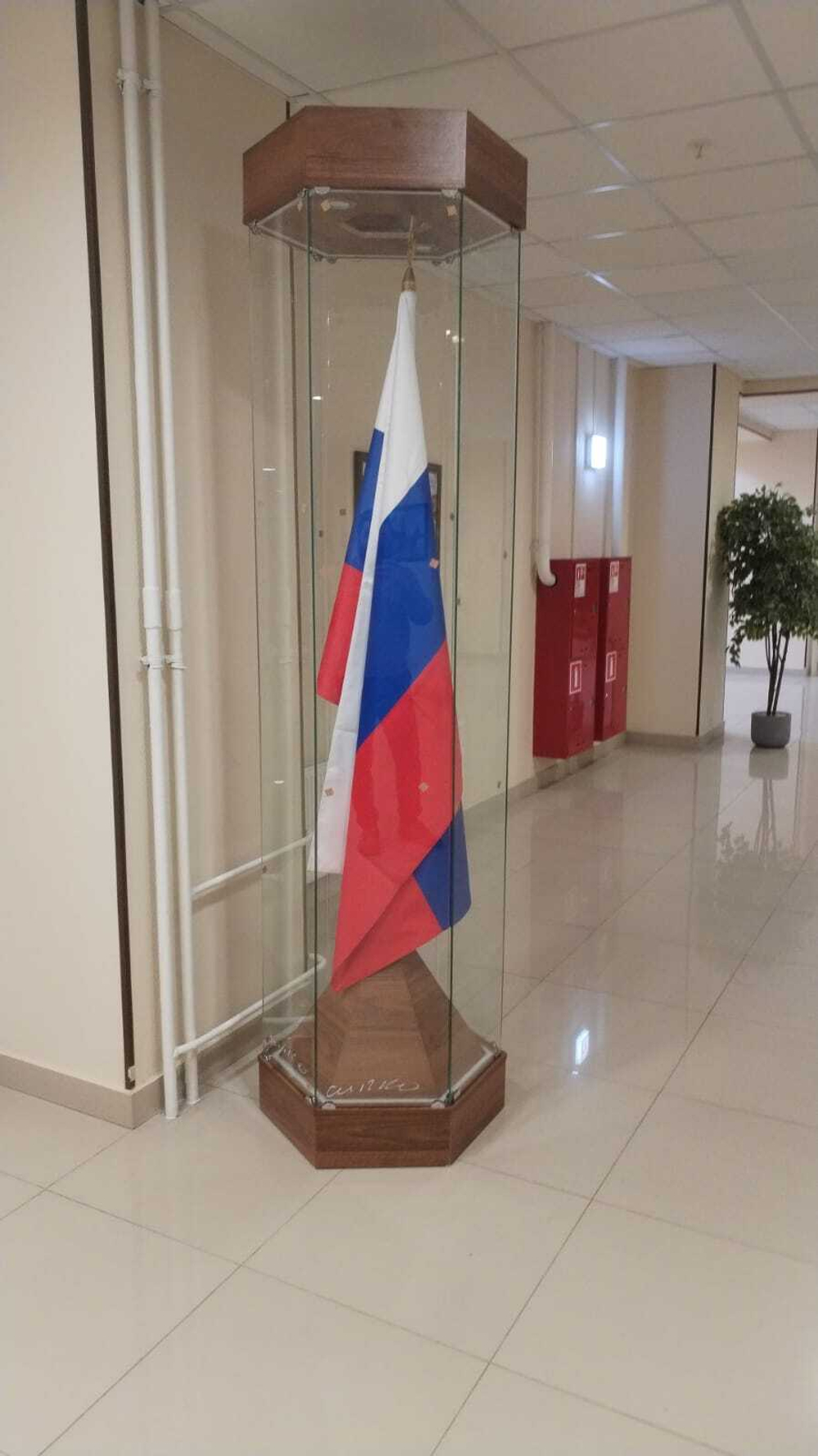 Витрина для знамени шестигранная