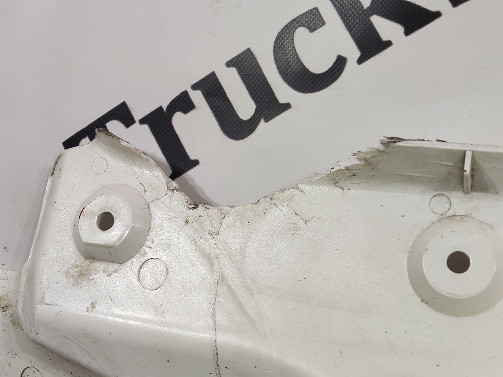 Корпус подножек левый 2023г.