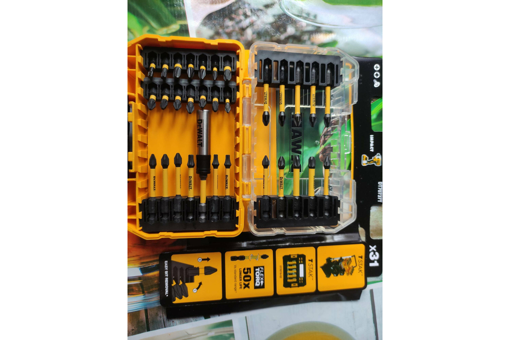 Набор бит и насадок FLEXTORQ 31 предмет DEWALT DT70737T