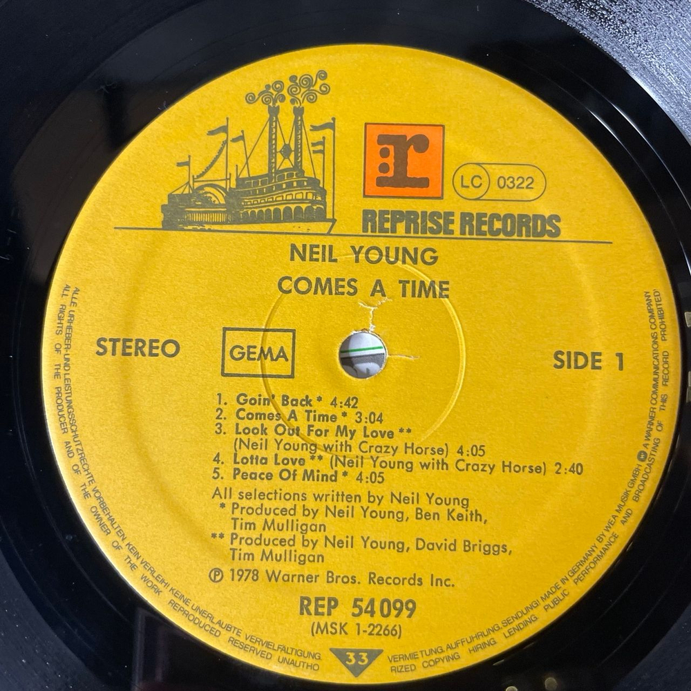 Винтажная виниловая пластинка LP Neil Young Comes A Time (Германия 1978)