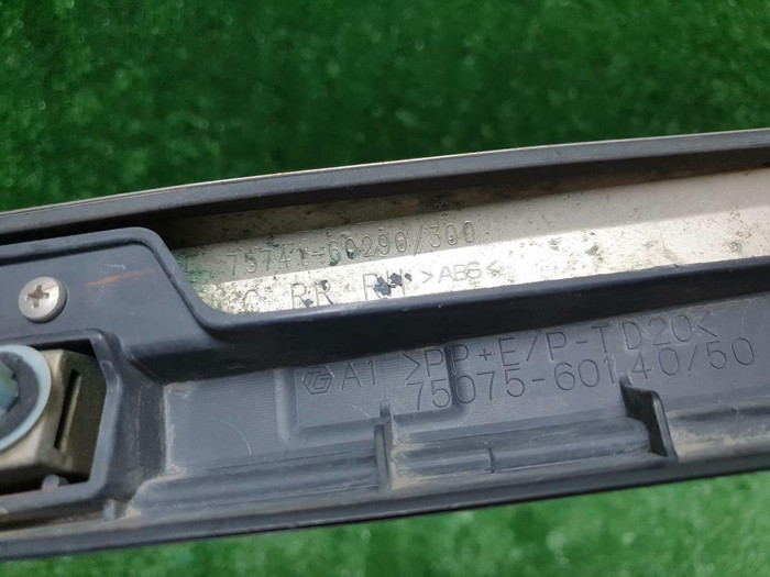 Накладка двери правая Land Cruiser 200 (15-21)