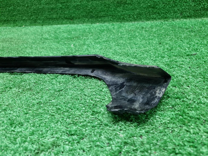 Молдинг бампера RH Mercedes C w205 (14-18) AMG