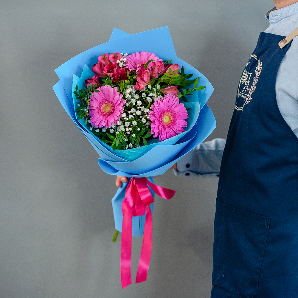 Розовый букет с герберами