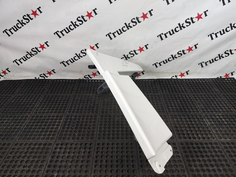 Спойлер кабины верхний правый