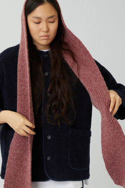 Шарф с капюшоном брусничного цвета