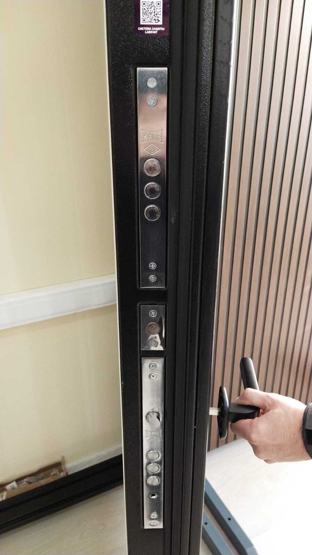 Дверь Входная Лабиринт GRAND С зеркалом 18 Белое дерево