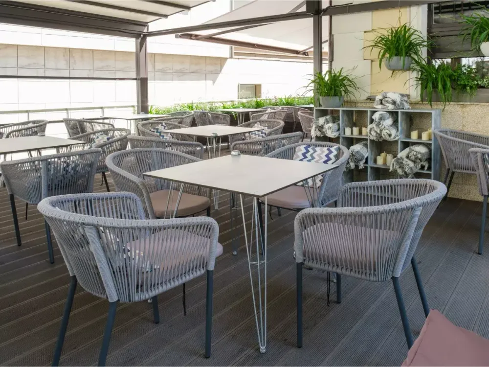 "Руссо" обеденный стол из HPL квадратный 90х90см, цвет "молочный"