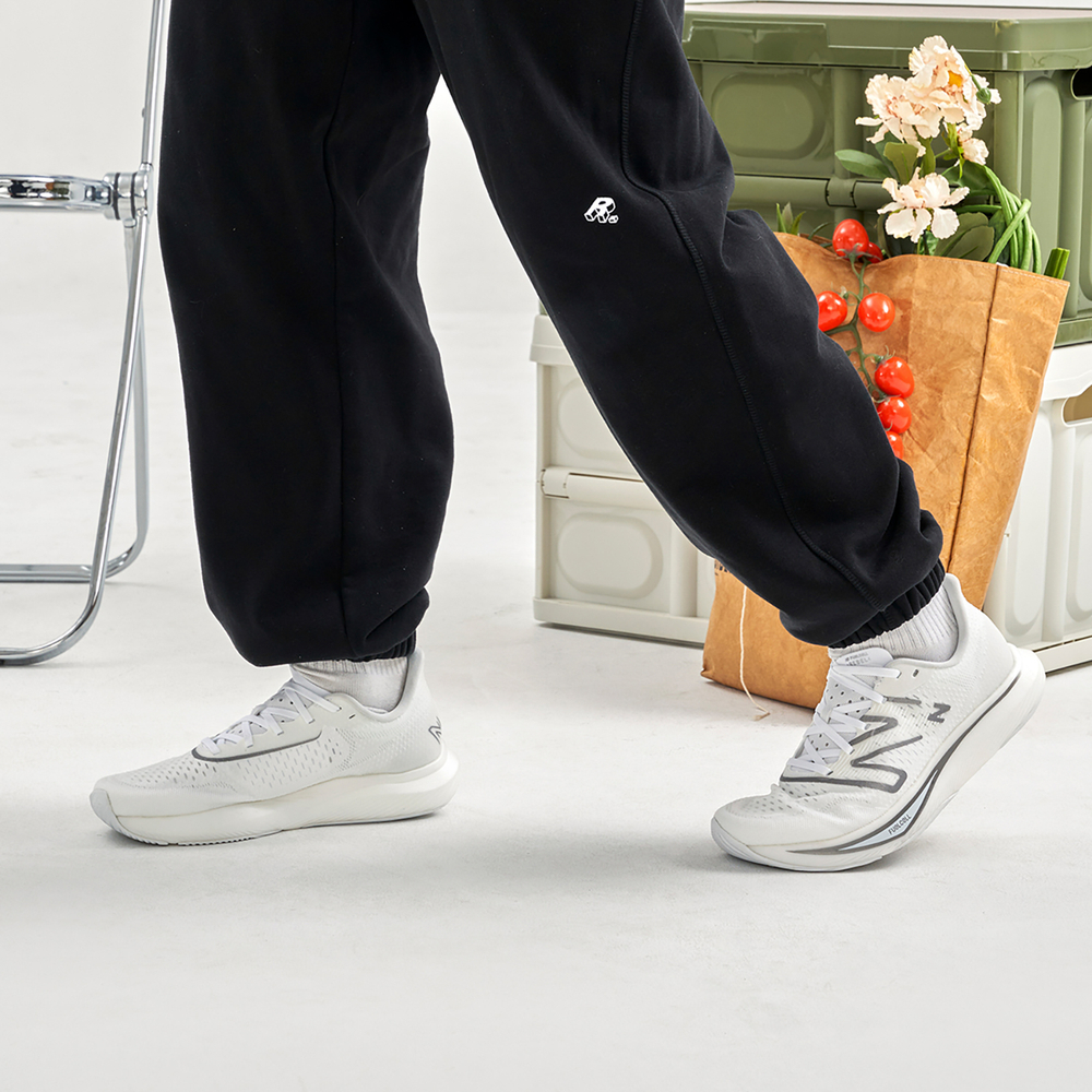 Кроссовки New Balance Fuelcell Rebel V3