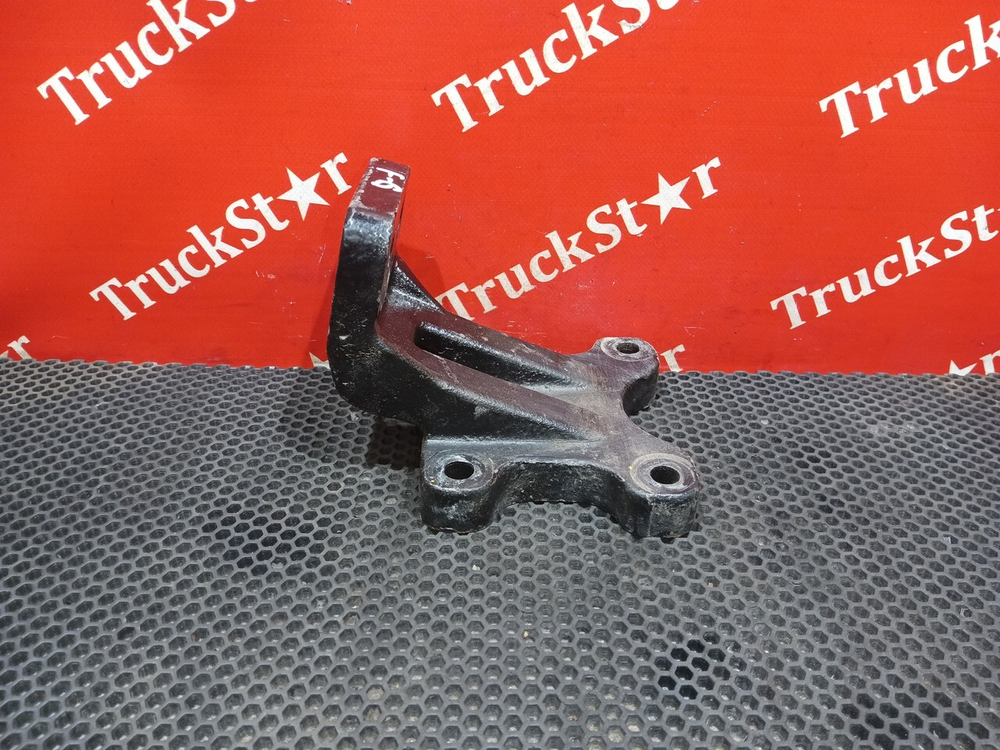 Кронштейн двигателя передний правый 2024г