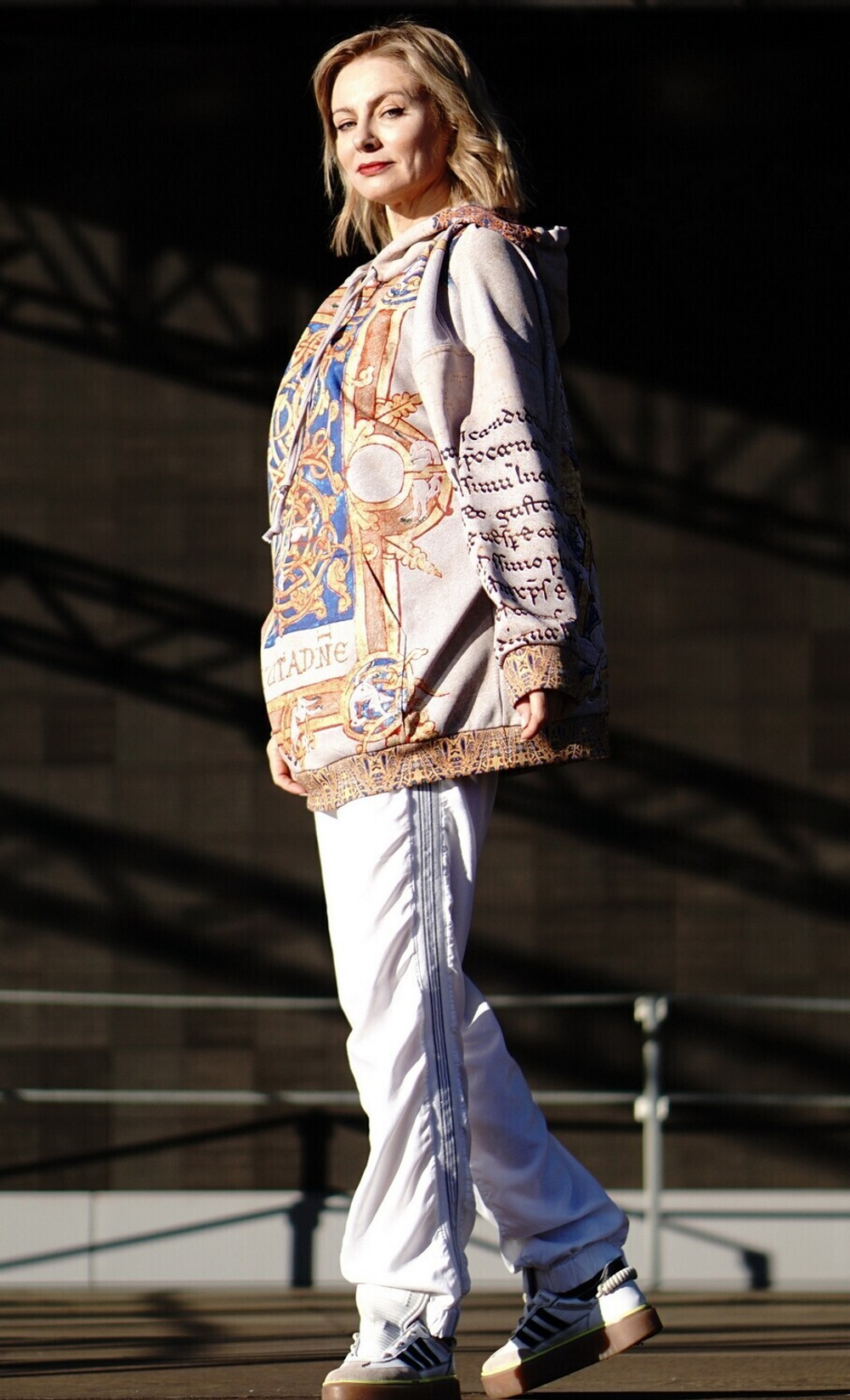 Худи «Буквица», по мотивам изображений буквиц в требнике раннего средневековья, созданном в 1153 году в монастыре Монтекассино