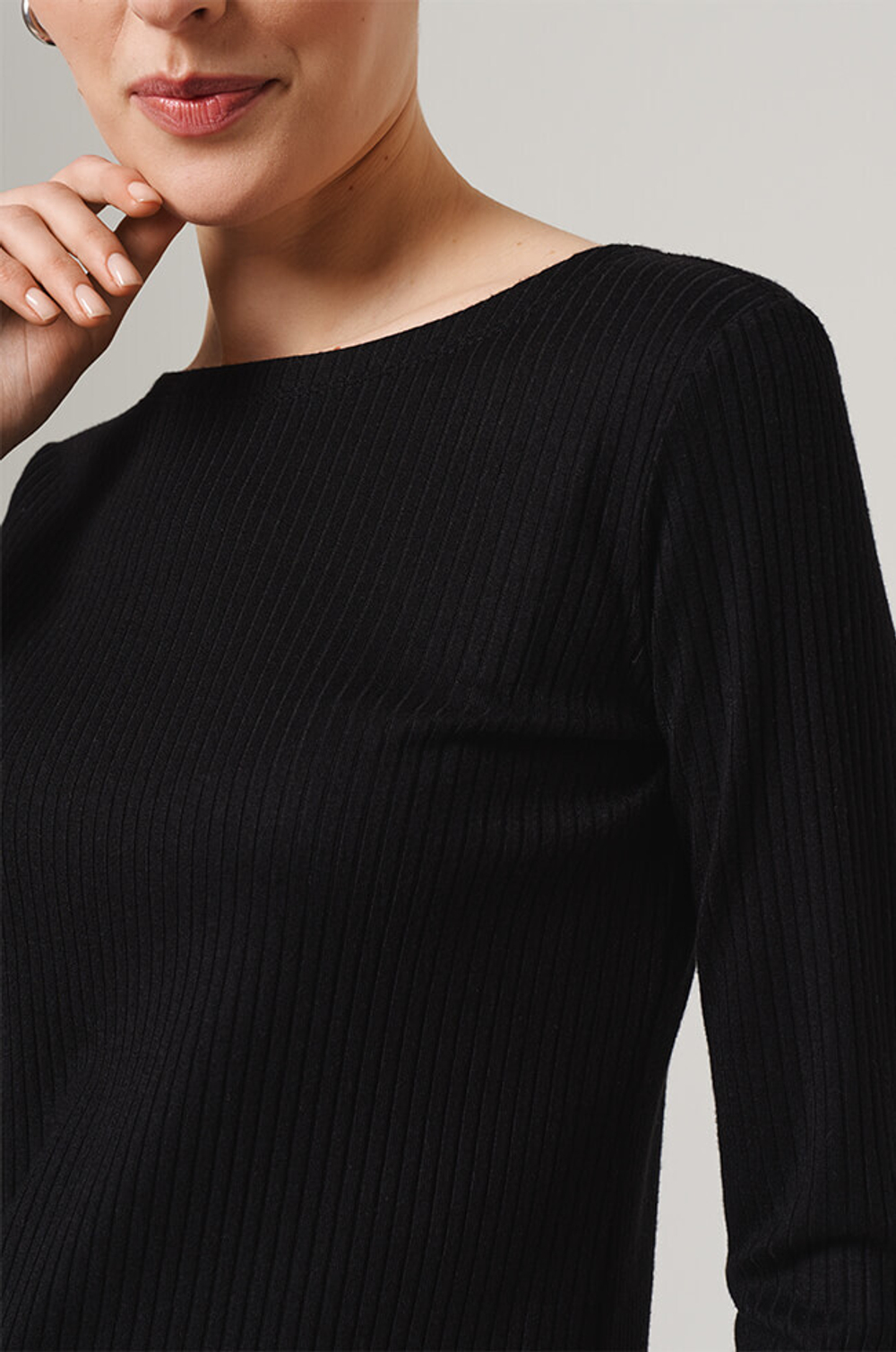 23134 Лонгслив женский (черный)