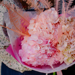 35. Воздушный зефирный букет из гортензий