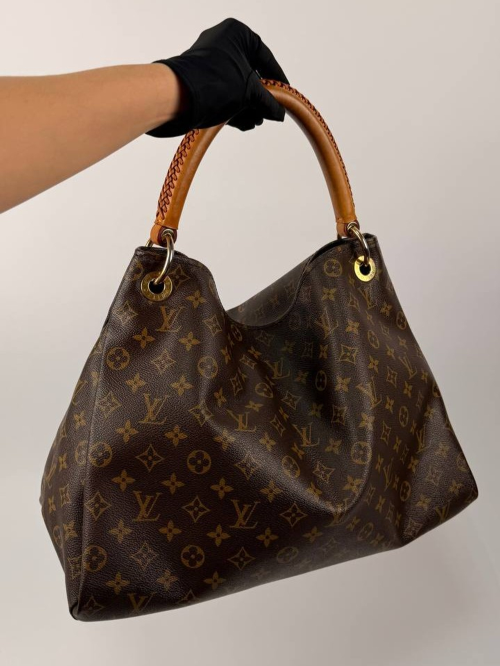Сумка Louis Vuitton Artsy MM