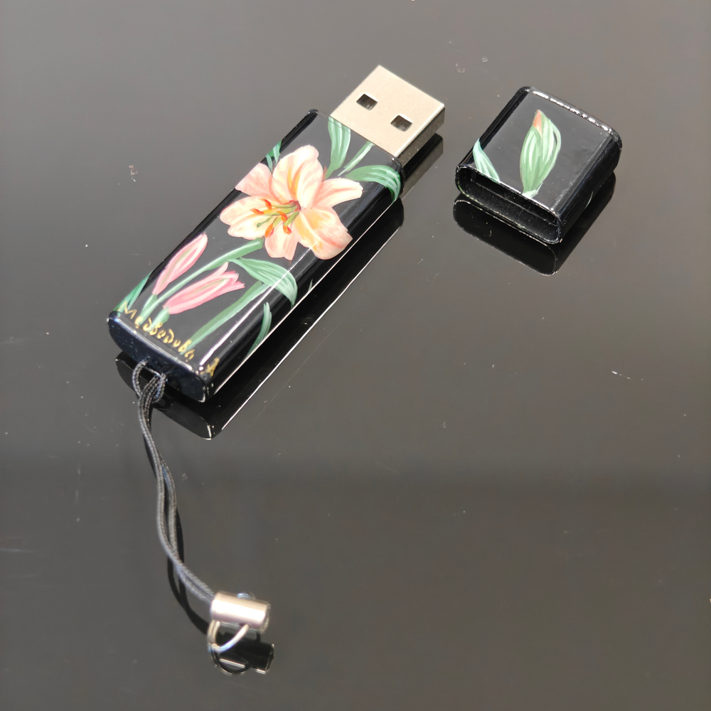 Флешка USB в футляре с ручной росписью "Лилии"