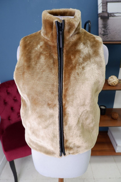 Жилетка Vue Sur Mer  пушистая 46 размер
