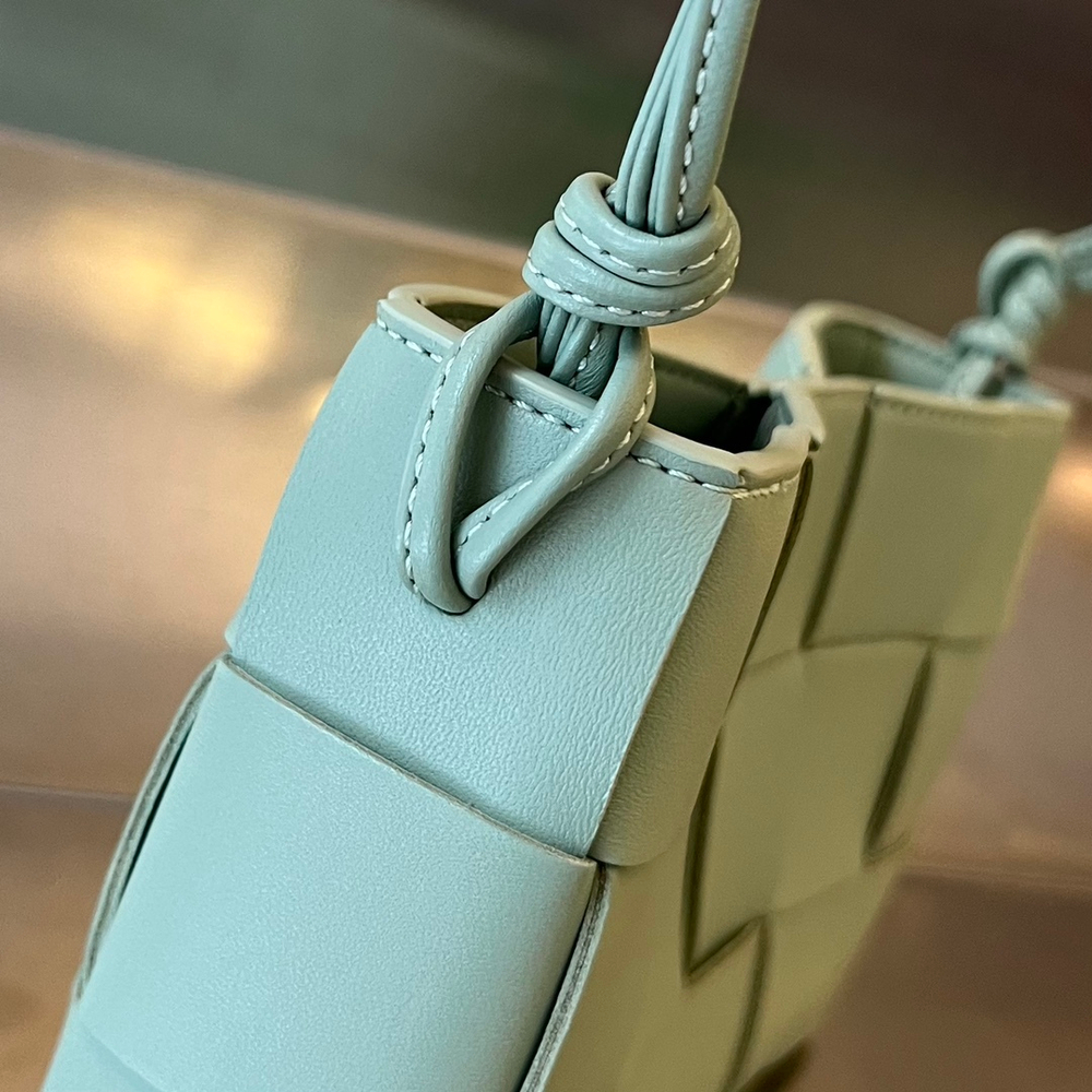 Bottega Veneta Cassette Pouch On Strap 22 cm