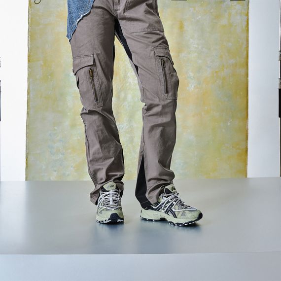 Asics Gel&#39;Kahana TR v2 - это универсальный аксессуар, который станет отличным дополнением к вашему образу.