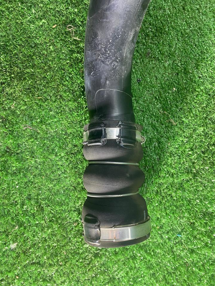 Патрубок интеркулера LR Discovery Sport (19-нв)