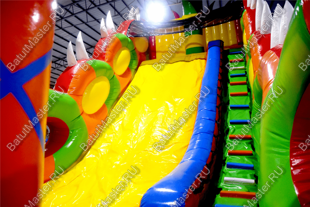 Батут-горка "Дракон 2", 10*5*8 м, с шипами