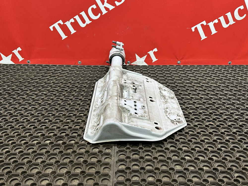 Кронштейн крыла заднего левый 2018г