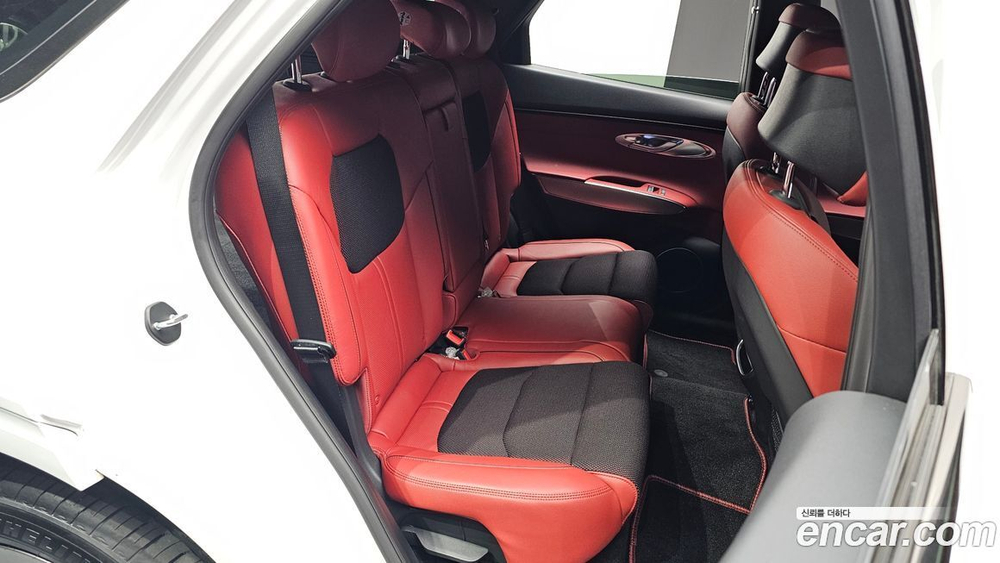 Genesis GV70 2.5T Бензин 2WD (10.2021)