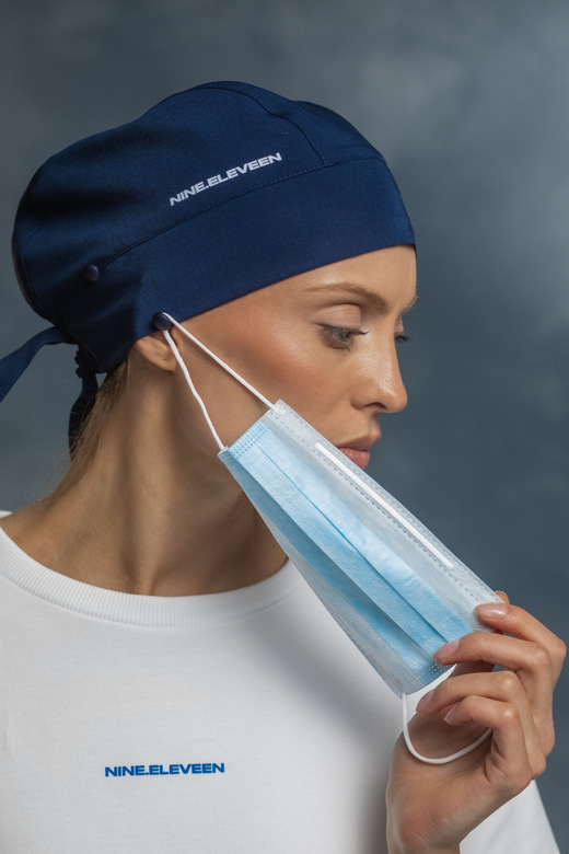 Медицинская шапочка с фиксаторами женская