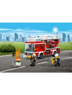 Конструктор Пожарный автомобиль с лестницей 225 дет 10828