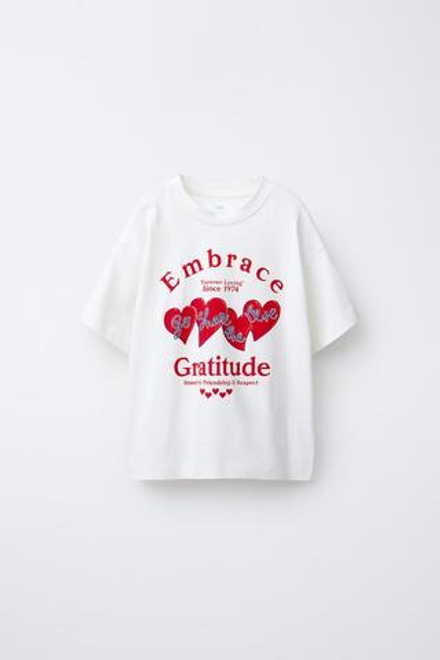 ZARA ФУТБОЛКА С ПРИНТОМ «СЕРДЕЧКИ», БЕЛЫЙ