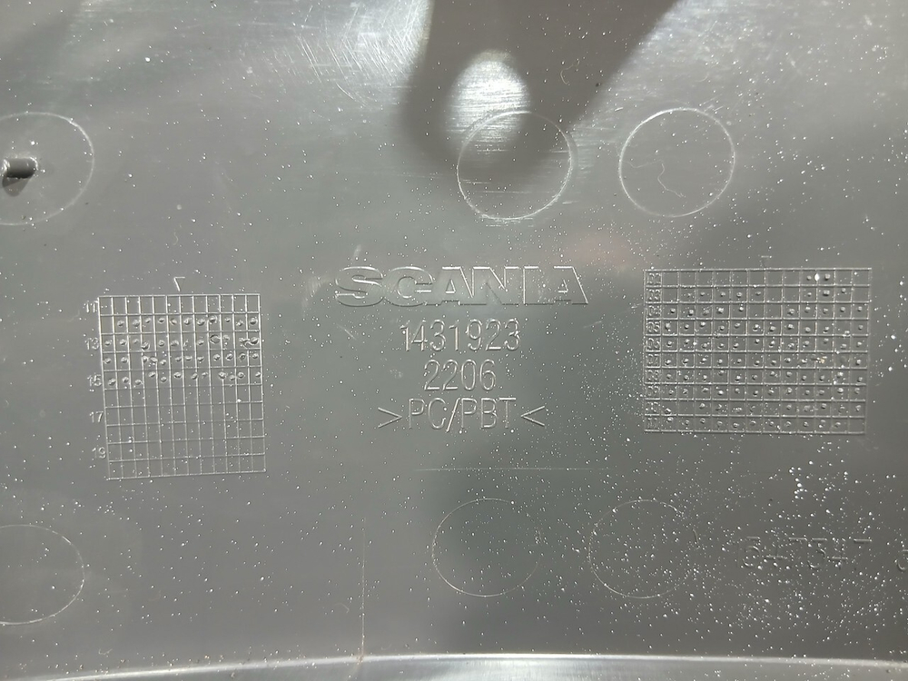 Накладка корпуса фары правая