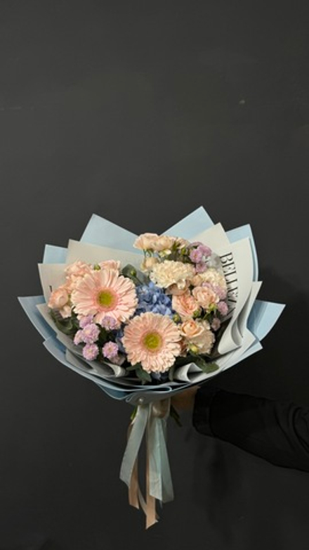 Нежный сборный букет в кремовых оттенках