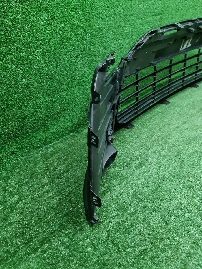 Решетка переднего бампера Toyota Camry xv70 20-нв