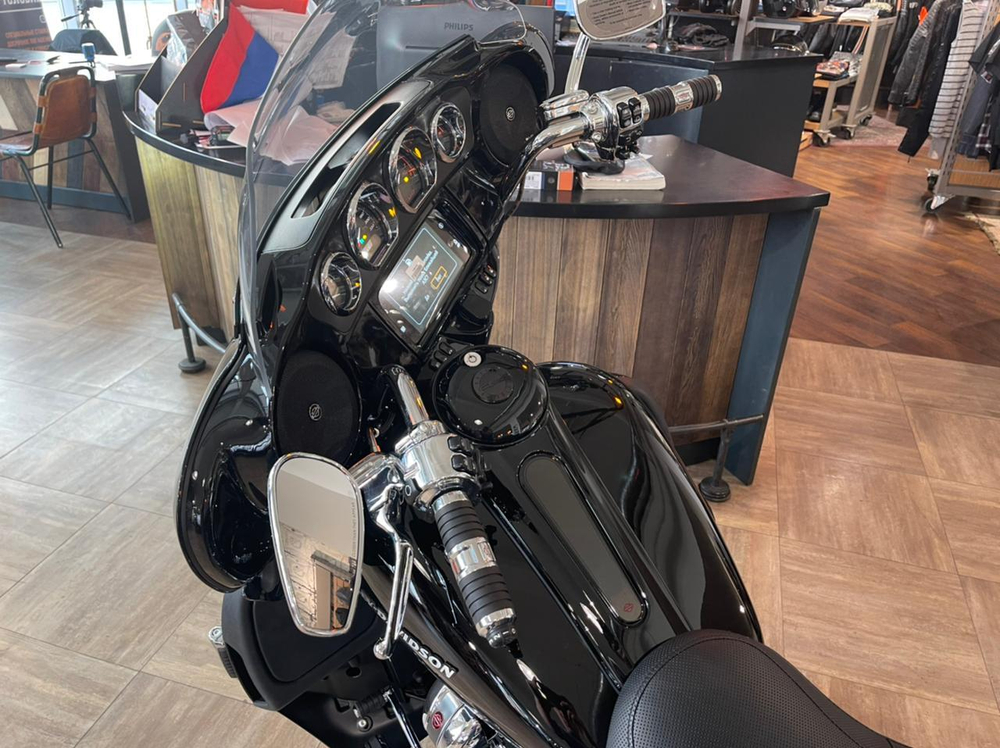 CVO Limited 117 Harley-Davidson 2021 Royal Purple Fade & Royal Black