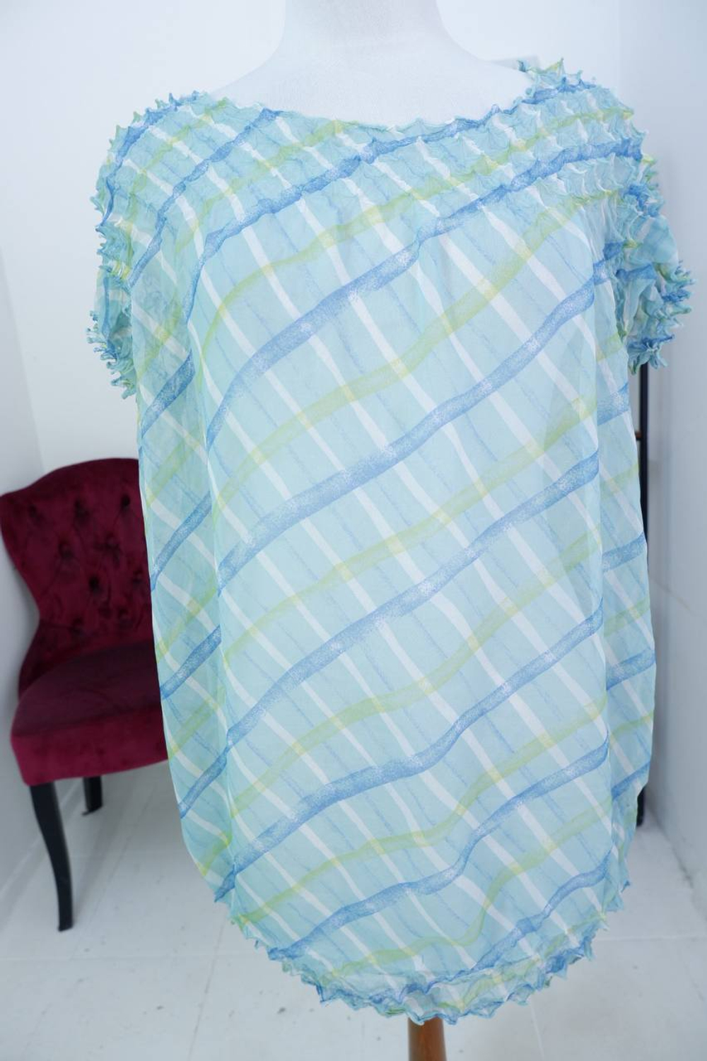 Блузка нежной расцветки 54 размер