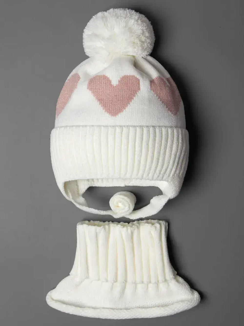 Шапка для девочки на осень с манишкой