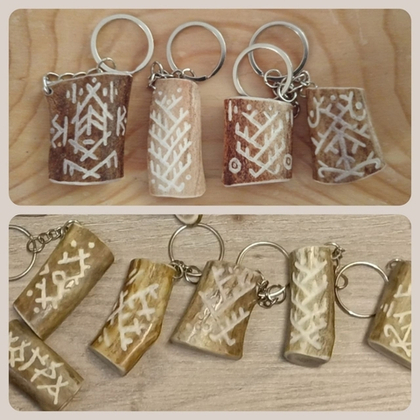 Брелок с гравировкой стилизованных узоров (Рог северного оленя)