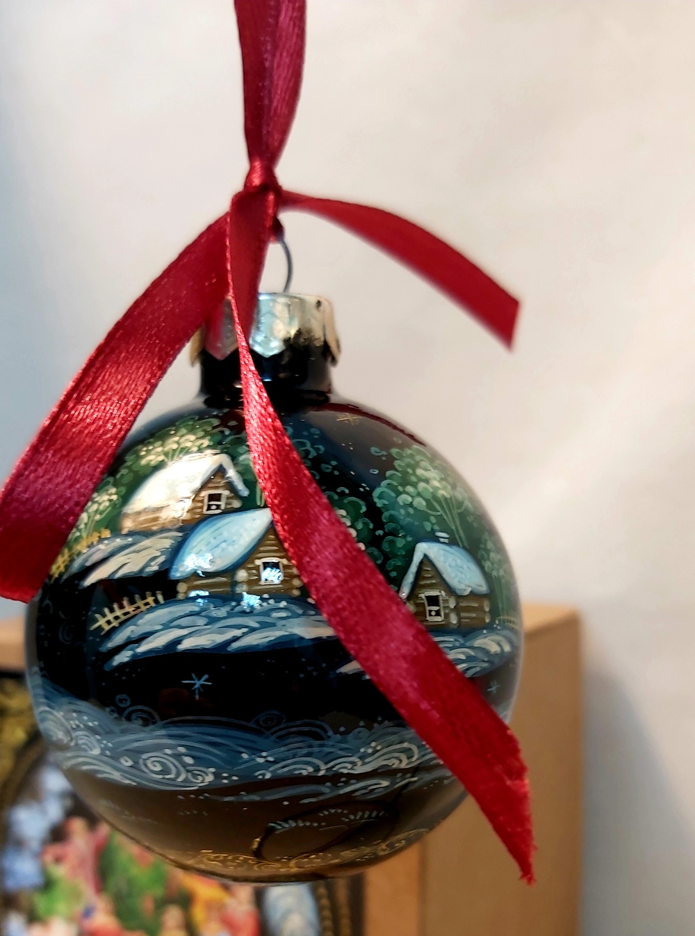 Шар новогодний с ручной росписью  Палех "Зимние забавы"