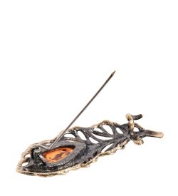 AM-2104 Брошь «Перышко ажурное» (латунь, янтарь)