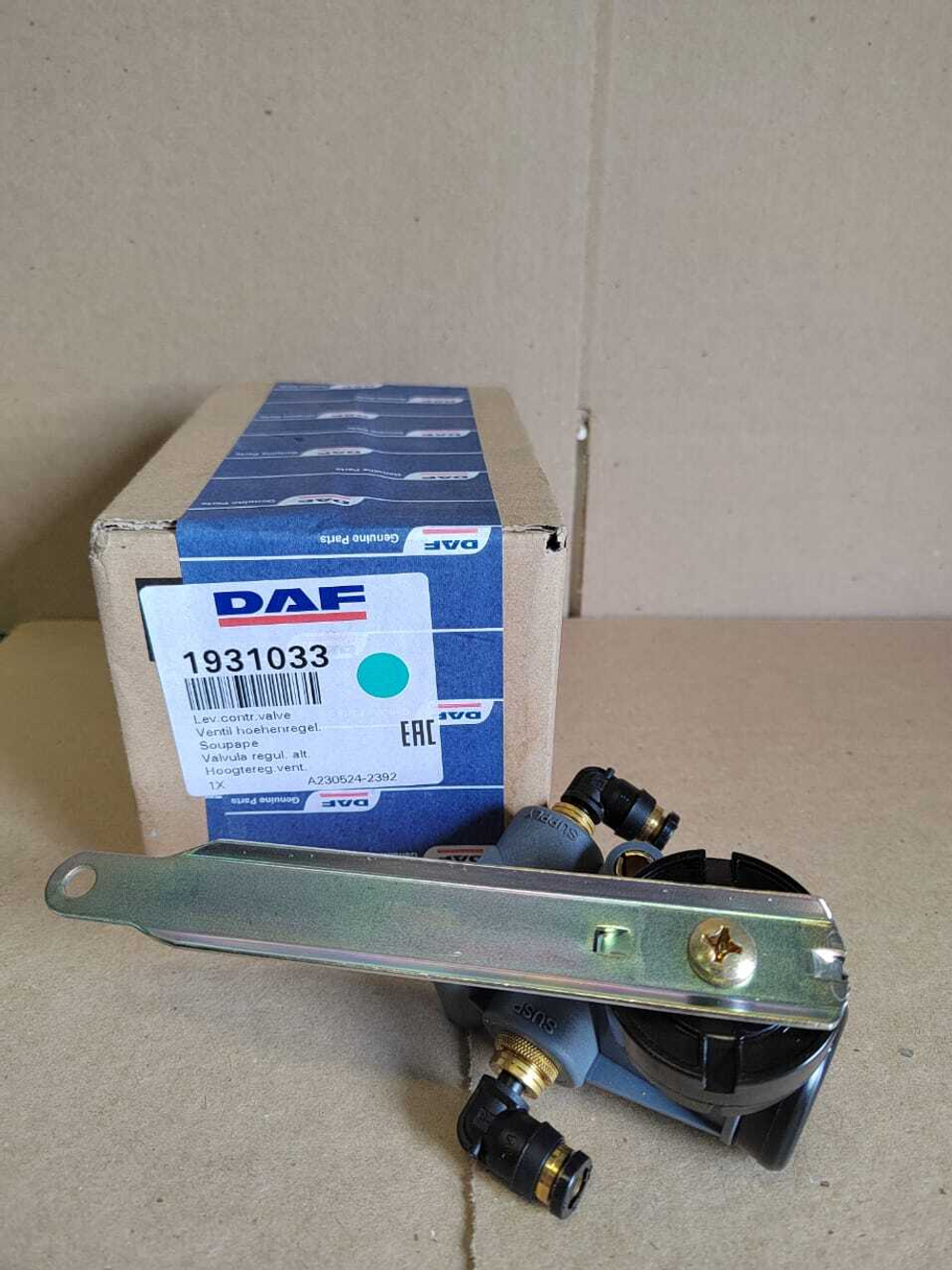 Kран урoвня пoлa кaбины DAF 105 EURO 6    DAF 1931033