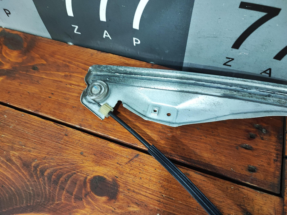 Стеклоподъемник передний правый эл. Renault Clio 3 05-14 Б/У Оригинал 8200291147