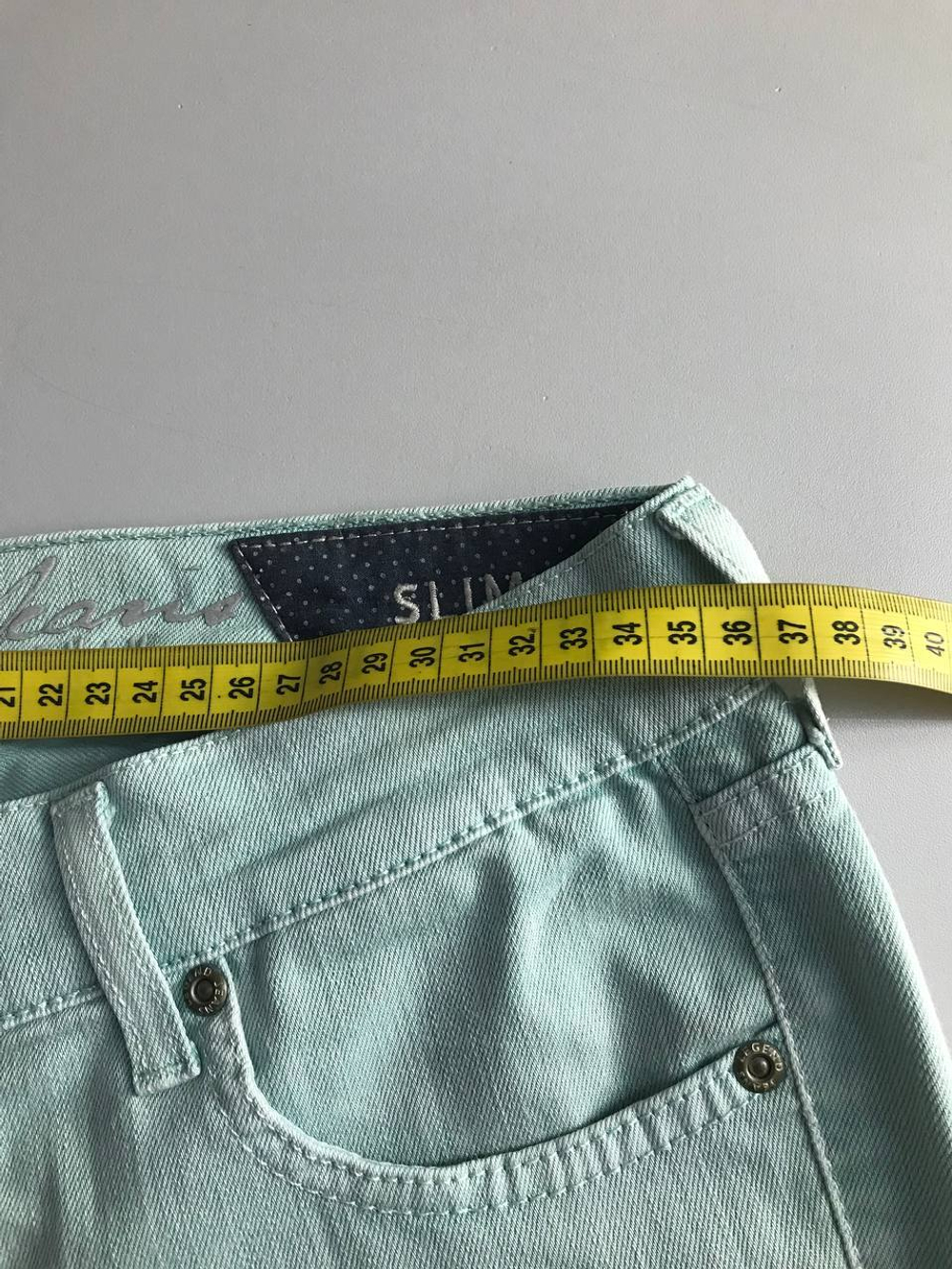 Джинсы стильного оттенка, маркировка 26-32, визуально 44 размер