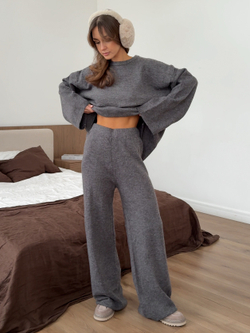 Комплект вязаный, базовый свитер и брюки