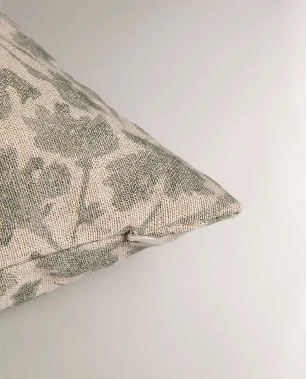 ZARA HOME НАВОЛОЧКА ДЛЯ ДЕКОРАТИВНОЙ ПОДУШКИ С ЦВЕТОЧНЫМ УЗОРОМ, СИНИЙ