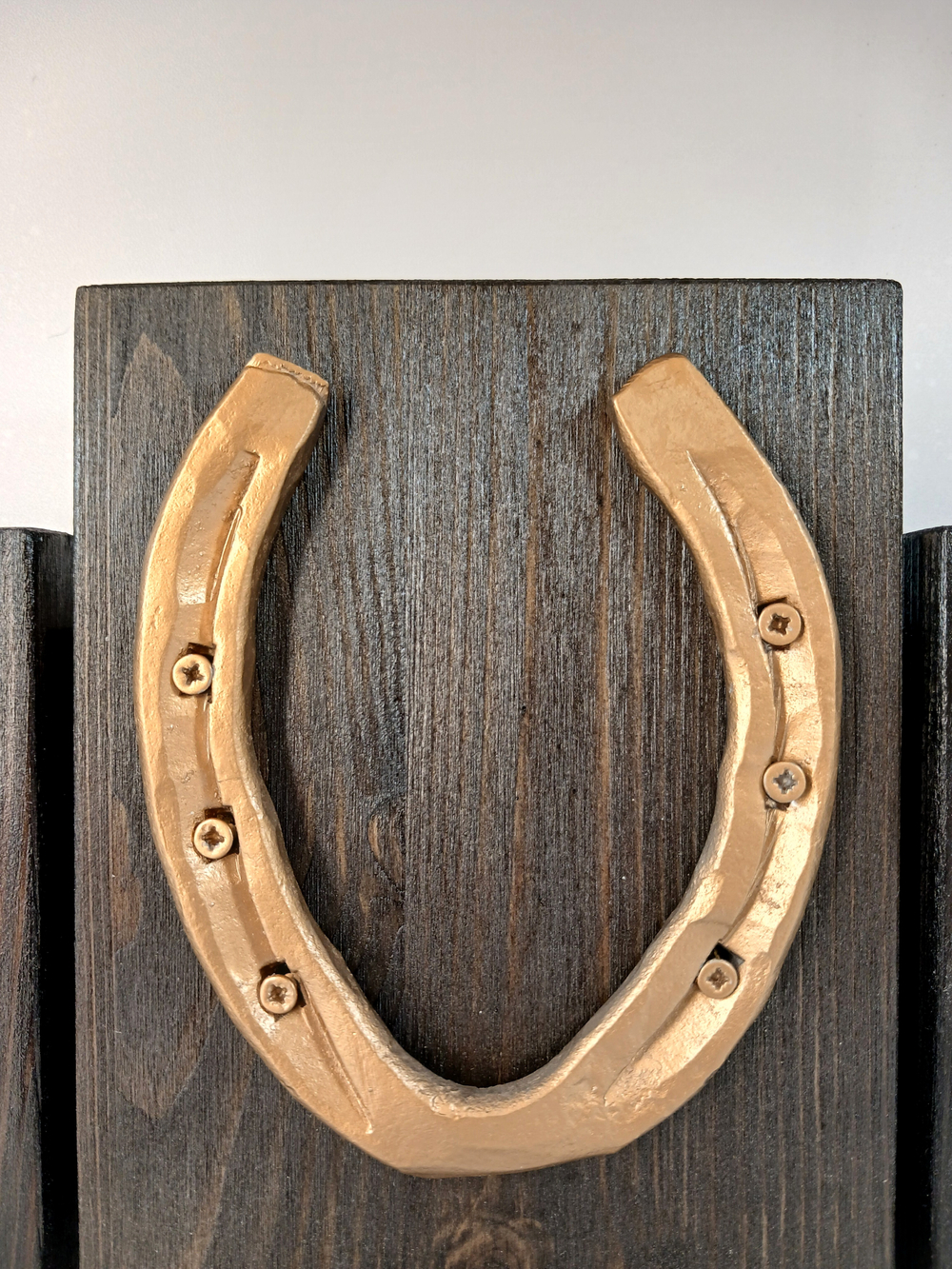 Ключница с металлической подковой